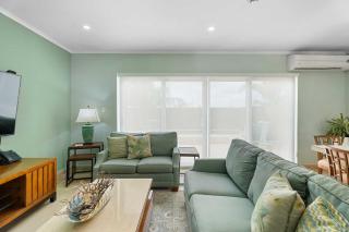 Beach View - Blue Ocean View townhome - LV18th - Palm-Eagle Beach - 2