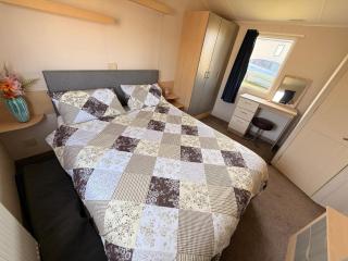 Sea Bliss Beachfront Caravan, 2 Bed King Ensuite, Sleeps 6, Wrap Decking, Crimdon Dene - Hartlepool - 9