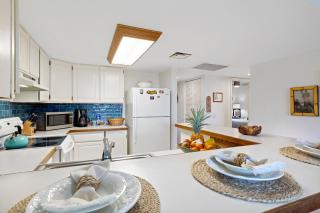 Beachfront 2-Bedroom Condo in Kailua-Kona - Kailua-Kona - 1