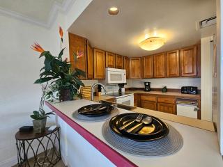 White Sands Village Condo with Ocean View - Kailua-Kona - 9
