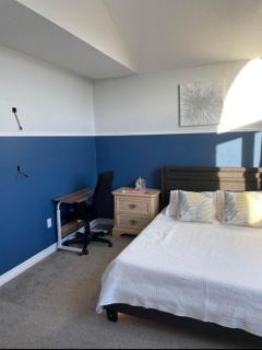 Serene Bedroom with Private Ensuite - Georgina - 6