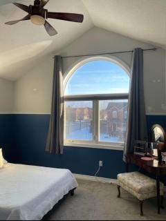 Serene Bedroom with Private Ensuite - Georgina - 4
