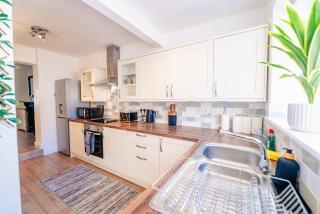 New 2BR Home Comfy and Spacious - 5