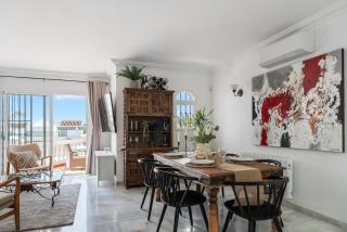 Chic Retreat with a Spacious Garden, Near Burriana Beach - Nerja - 4