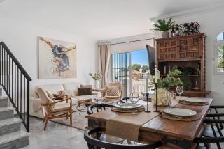 Chic Retreat with a Spacious Garden, Near Burriana Beach - Nerja - 2