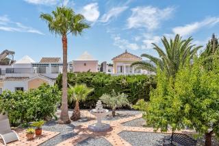 Chic Retreat with a Spacious Garden, Near Burriana Beach - Nerja - 6
