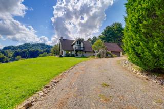 Secluded Mountain City Home with Deck and Views! - Mountain City - 0