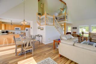 Secluded Mountain City Home with Deck and Views! - Mountain City - 1