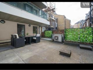 Modern 3 Bed 2 Bath Apartment Hyde Park - 9