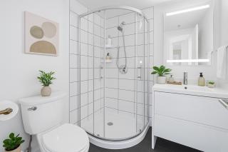 Modern Yaletown 2 Bedroom Retreat with Balcony and City Views - Vancouver - 1
