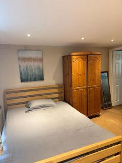 Cozy Chamber and hall - Amesbury - 4