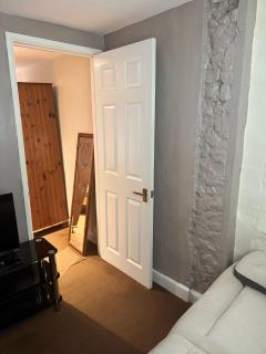 Cozy Chamber and hall - Amesbury - 3