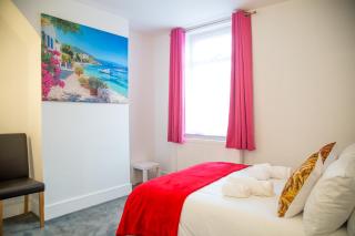 Lucky Home 15 - Near BAE, Docks, Lake District - Ideal for Trade & Family - 2 Bedrooms - One Double Bed in Each Bedroom - Max 4 Guests - 5