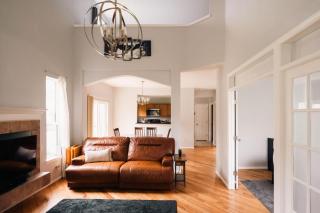 Cozy Retreat - King Beds - Cinema Cave & Home Gym - 5