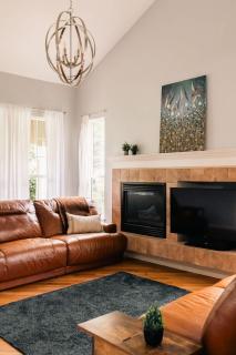 Cozy Retreat - King Beds - Cinema Cave & Home Gym - 2