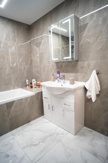 Modern Family 3 bedroom house 3Parking - Dagenham - 5