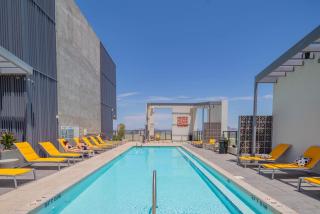 Blissful Studio High Rise DT, Pool, Gym, Parking - Phoenix - 7