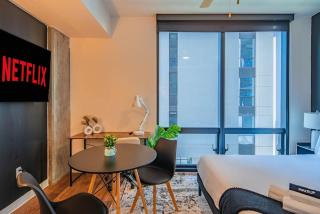 Relaxing Studio High Rise DT Pool, Gym, Parking - Phoenix - 1