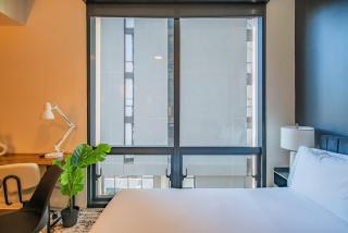 Relaxing Studio High Rise DT Pool, Gym, Parking - Phoenix - 2