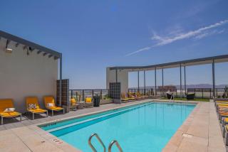 Relaxing Studio High Rise DT Pool, Gym, Parking - Phoenix - 4