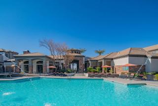 Cozy 1BD KingBed With Pool Hot Tub Gym Parking - 4