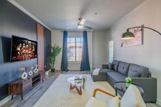 Elegant 1BD King Bed, Pool, Hot Tub, Gym, Parking - Glendale - 0