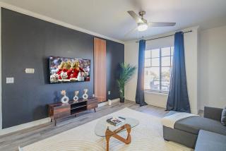 Elegant 1BD King Bed, Pool, Hot Tub, Gym, Parking - Glendale - 5