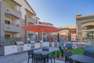 Lavish 3BD King Bed With Pool, Hot Tub, Gym, Parking - Glendale - 4