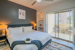 Deluxe 1BD King Bed Pool, Hot Tub, Gym, Parking - Glendale - 9