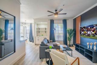 Charming 2B King Bed with Pool Hot Tub, Gym, Parking - Glendale - 0