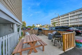 Quiet Oceanfront Getaway in North Myrtle! - Myrtle Beach - 5