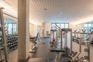 Spacious 2BD - Pool, Gym, Parking, W-D - Sleeps 6 - 4