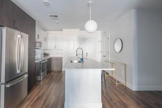 Stylish 1BD - Pool, Gym, Parking, W-D - Sleeps 4 - Tempe - 1