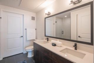 Stylish 1BD - Pool, Gym, Parking, W-D - Sleeps 4 - Tempe - 2