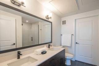 Chic 1BD - Pool, Gym, Parking, W-D - Sleeps 4 - Tempe - 1