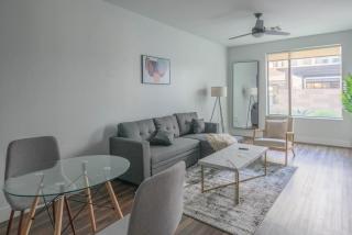 Modern 1BD - Pool, Gym, Parking, W-D - Sleeps 4 - Tempe - 1