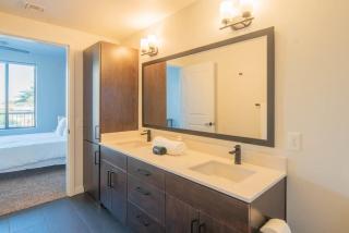 Spotless 1BD - Pool, Gym, Parking, W-D - Sleeps 4 - Tempe - 1