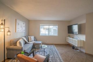 Spacious 2BD - Parking, Gym, Pool - Sleep 8 - 5Min Casino - Scottsdale - 8