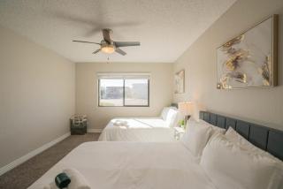 Spacious 2BD - Parking, Gym, Pool - Sleep 8 - 5Min Casino - Scottsdale - 1