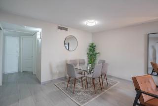 Stylish 2BD - Parking, Gym, Pool - Sleep 8 - 5 Min Casino - Scottsdale - 7