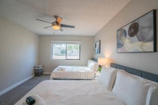 Stylish 2BD - Parking, Gym, Pool - Sleep 8 - 5 Min Casino - Scottsdale - 5