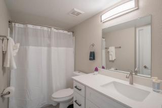 Stylish 2BD - Parking, Gym, Pool - Sleep 8 - 5 Min Casino - Scottsdale - 4