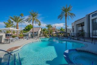 Stylish 2BD - Parking, Gym, Pool - Sleep 8 - 5 Min Casino - 5
