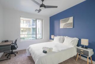 Charming 1BD - Pool, Gym, Parking, W-D - Sleeps 4 - 5