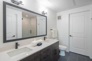 Charming 1BD - Pool, Gym, Parking, W-D - Sleeps 4 - Tempe - 1
