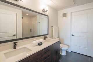 Fancy 1BD - Pool, Gym, Parking, W-D - Sleeps 4 - Tempe - 1