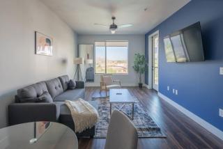 Stunning 1BD - Pool, Gym, Parking, W-D - Sleeps 4 - Tempe - 9