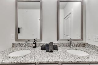 Luxurious King 2BR Suite Mins to Downtown Durham! - Durham - 3