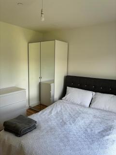 LUX 1 bed and water view - 5