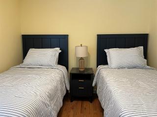 Beautiful Bradley Beach Views, Unbeatable Dream Porch, New Grill, 6 Badges - Bradley Beach - 2